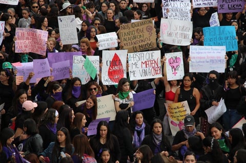 Feministas duranguenses marchan en Día Internacional de la Mujer