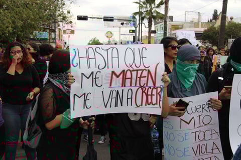 Feministas duranguenses marchan en Día Internacional de la Mujer