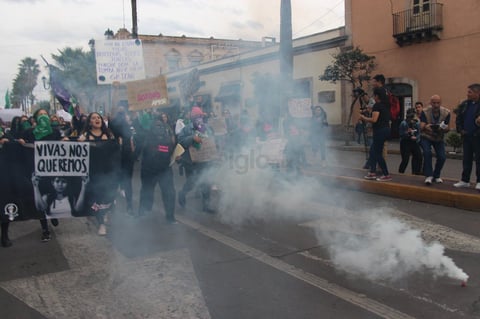 Feministas duranguenses marchan en Día Internacional de la Mujer