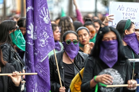 Feministas duranguenses marchan en Día Internacional de la Mujer