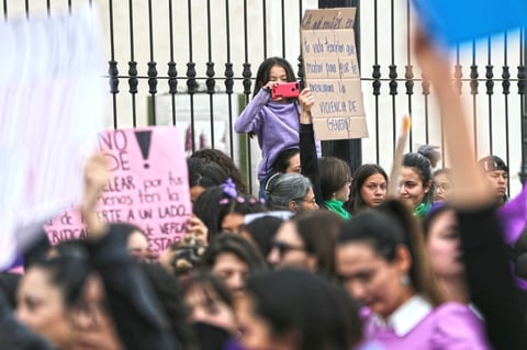Feministas duranguenses marchan en Día Internacional de la Mujer