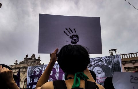 Feministas duranguenses marchan en Día Internacional de la Mujer