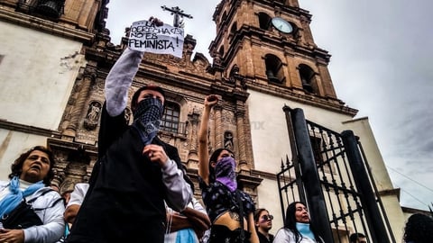 Feministas duranguenses marchan en Día Internacional de la Mujer