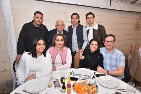 08032020 MUY CONTENTOS.  Jorge Rivera disfrutó de su fiesta de cumpleaños a la que asistió toda su familia.
