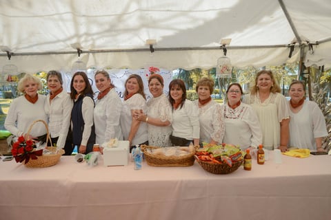 05032020 EN EL BOSQUE VENUSTIANO CARRANZA.  Damas de diferentes clubes de jardinería participaron en el Festival de la Rosa.