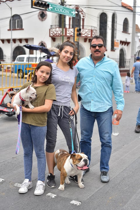 10032020 Valeria, Liliana, Francisco y Cleo.