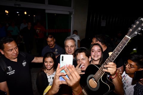 'Estamos encantados de regresar a Torreón después de tantos años. Nos la vamos a pasar genial. Será una gran noche, ya lo verán', sostuvo .