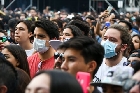 Los asistentes acudieron con las precauciones debidas.