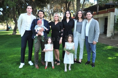 14032020 GRATOS MOMENTOS.  La pequeña Romi fue bautizada por lo que se realizó una celebración familiar.