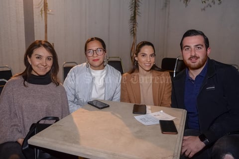 17032020 EN UN CONCIERTO DE TANGO.  Laura, Luisa Fernanda, Aletza y Hrachya.