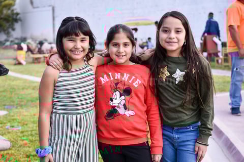 12032020 Layla, Ale y Valentina.