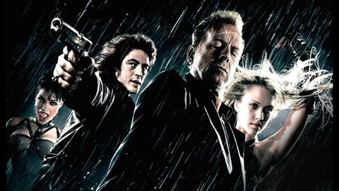 3. Frank Miller's Sin City
Varias historias se entrecruzan en una ciudad depravada y decadente. Marv se propone vengar la muerte de Goldie, Dwight es un detective con problemas que resolver y Hartigan, el único policía honrado de la ciudad, sigue la pista de una joven.