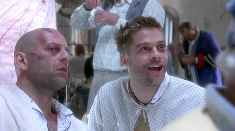 7. Twelve Monkeys
Un presidiario del futuro es enviado a principios del siglo XXI para que investigue el origen de una plaga que diezmará el género humano.