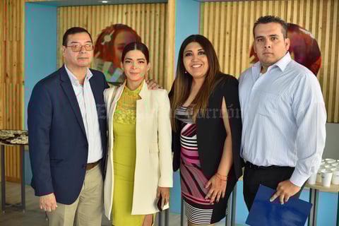 28032020 RECIBEN RECONOCIMIENTO POR ALTRUISMO.  Francisco, Karina, Sandy y Gerardo.