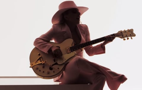 Million Reasons 


https://www.youtube.com/watch?v=en2D_5TzXCA