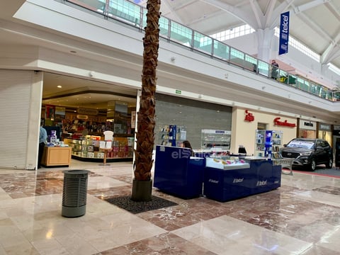 Centro comercial lució vacío ante contingencia en Coahuila