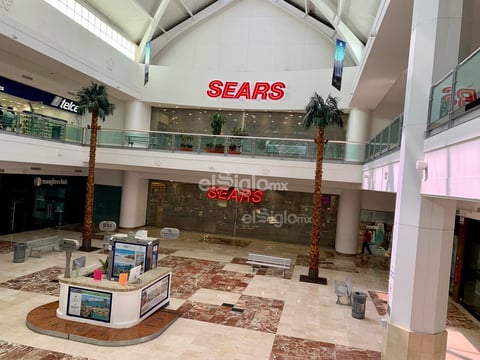 Centro comercial lució vacío ante contingencia en Coahuila