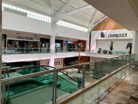 Centro comercial lució vacío ante contingencia en Coahuila