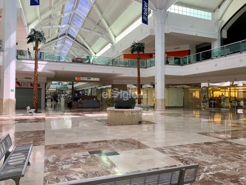 Centro comercial lució vacío ante contingencia en Coahuila