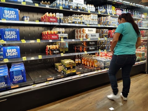 La Laguna realiza compras de pánico de bebidas alcohólicas 