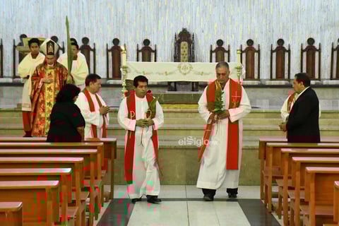Semana santa domingo de ramos 


 Obispo Luis Martín barraza celebración de misa