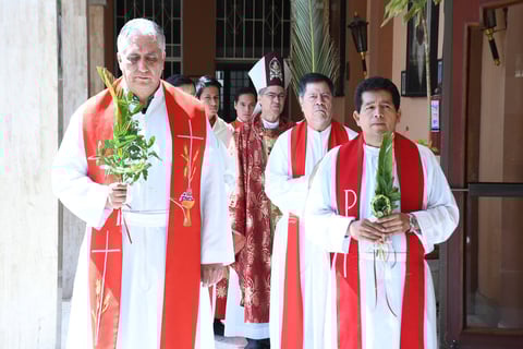 Semana santa domingo de ramos 


 Obispo Luis Martín barraza celebración de misa