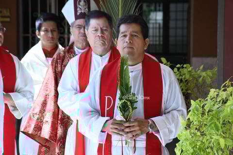 Semana santa domingo de ramos 


 Obispo Luis Martín barraza celebración de misa