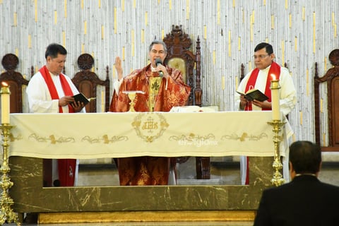 Semana santa domingo de ramos 


 Obispo Luis Martín barraza celebración de misa