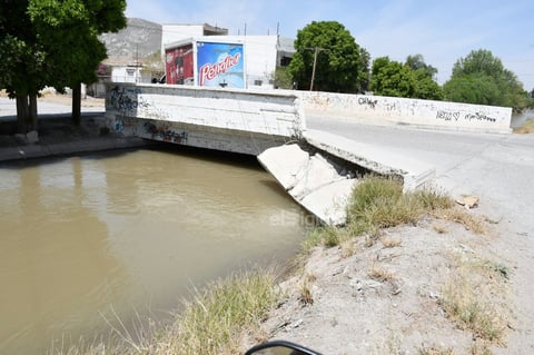 No solamente ocurren fallecimientos de personas que se ahogan porque se meten a nadar a los canales y son arrastradas por la corriente; constantemente se registran accidentes de automovilistas que manejan alcoholizados o a exceso de velocidad, y caen al agua.