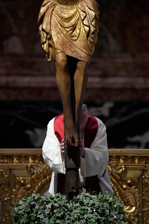 Sin fieles, Papa Francisco preside misa del Viernes Santo