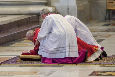 Sin fieles, Papa Francisco preside misa del Viernes Santo