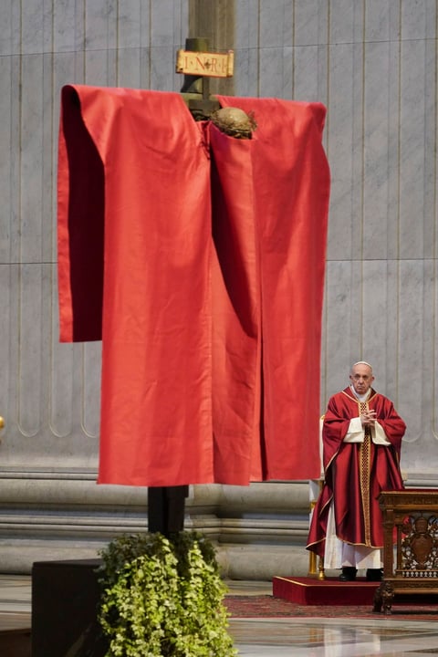 Sin fieles, Papa Francisco preside misa del Viernes Santo
