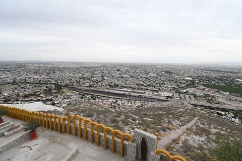 Sin embargo, este año el complejo religioso lució sin las cerca de 60 mil personas que se registraron el año pasado, ya que las medidas preventivas ante la presencia del coronavirus, llevaron a suspender todo tipo de actividades donde exista aglomeración de gente, entre ellas el Viacrucis.