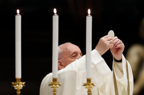 Señaló que en esta noche en la que los católicos esperan la resurrección de Jesús