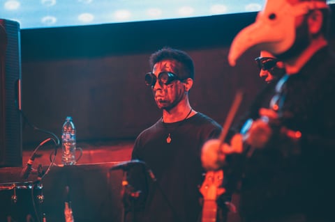 Son laguneros y militan en la escena musical desde hace más de 20 años. Pero, hasta hace seis, decidieron unir sus talentos para comenzar a esculpir una propuesta musical gobernada por el heavy metal y la ausencia de protagonismo. Actualmente contabilizan dos producciones discográficas y grandes logros musicales como haber sido teloneros de la banda de thrash metal estadounidense Metallica, en la segunda fecha de WorldWired Tour en el Foro Sol de la Ciudad de México en el 2017. Asimismo fueron finalistas del Rood to Hell and Heaven 2018.