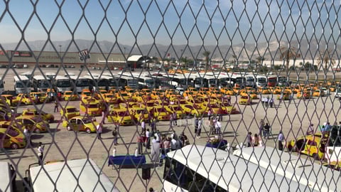 Fue en punto de las 10:00 horas que se inició con la actividad de sanitización 'profunda' de más de 100 camiones de todas las rutas, además de unos 150 taxis de las diversas líneas.