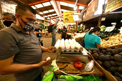 A pesar de la cantidad de humo y ruido que se generó con la sanitización, los comerciantes y trabajadores de las bodegas destacaron la necesidad de llevar a cabo ese tipo de medidas, las cuales generan confianza entre ellos mismos y hacia los clientes que diariamente acuden a realizar sus compras.
