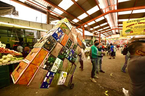 A pesar de la cantidad de humo y ruido que se generó con la sanitización, los comerciantes y trabajadores de las bodegas destacaron la necesidad de llevar a cabo ese tipo de medidas, las cuales generan confianza entre ellos mismos y hacia los clientes que diariamente acuden a realizar sus compras.