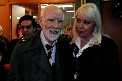 Del teatro se despediría en 2012 participando en 'Ser es ser visto', bajo la dirección de Luis de Tavira.
