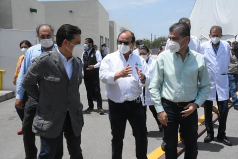 'Yo creo que la infraestructura médica de nuestro país no estaba preparada, que nuestros médicos, nuestras doctoras, enfermeros y enfermeras, no tenían los equipos adecuados de protección y eso los hizo vulnerables', explicó el gobernador Miguel Riquelme.