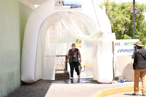 Mientras que en estados como Nuevo León, Querétaro, Durango, Estado de México, entre muchos otros, las autoridades de todos los niveles tenían que establecer protocolos para prevenir la discriminación y las agresiones al personal de Salud, en la capital del acero ya los reconocían como héroes.