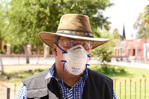 El periodista Sergio Rodríguez, corresponsal de El Siglo de Torreón en Monclova, recuerda que cuando se dio a conocer el primer contagio entre el personal médico del Seguro Social, la institución se negaba a ofrecer información, negaba lo que estaba pasando y se sentía el ambiente denso y de incertidumbre, uno por la gravedad de la situación y dos por la falta de información.