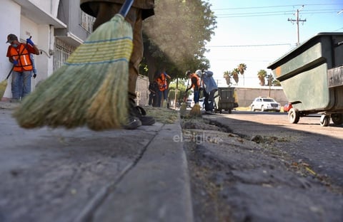 Según se informó el Bando de Policía y Buen Gobierno contempla una sanción de siete a 10 UMAS (que es el equivalente a de 602 a 869 pesos y de 10 a 20 horas de arresto), pero en esta ocasión se les exenta de hacer ese pago a cambio de realizar el trabajo comunitario y la detención de algunas horas, sin embargo, a quien reincida se le aplicará la sanción administrara.