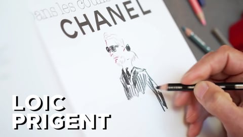 Chanel by Loic Prigent.
Loic Prigent es un chico francés que se introduce a lo más íntimo de los desfiles de las casas de moda más famosas del mundo y lo lleva todo a su canal de Youtube. Si bien no es un documental como tal, en este título en particular muestra todo acerca de la colección de alta costura de Chanel que ahora corre a cargo de Virginie Viard, nueva directora de la firma francesa.
