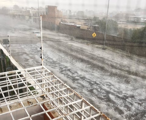 La tarde de este domingo una fuerte granizada sorprendió a vecinos del sector sur-poniente de esta ciudad.