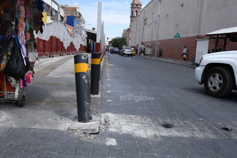 Nada escapa. Algunos de los tubos de protección, que sirven también para delimitar el carril que será exclusivo del Metrobús, también se han visto dañados, tal como se puede apreciar en la gráfica, a consecuencia de algunos accidentes automovilísticos.