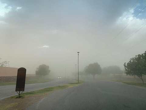 Intensas ráfagas de viento impactan a La Laguna
