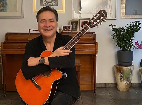 'Eso es un indicativo de que hay mucha gente que puede salir de la intubación y el COVID-19, eso nos da mucha esperanza', mencionó la actriz. Pero tiempo después el cantante perdió la batalla contra el virus que actualmente mantiene al mundo en cuarentena.