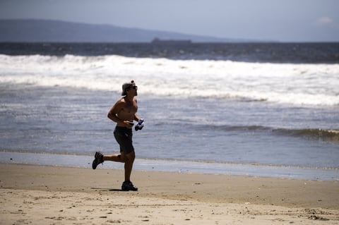 Reabren playas en  California EUA