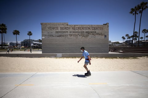 Reabren playas en  California EUA